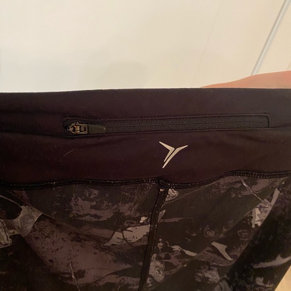 Old Navy Active Leggings (Size L) - Picture 4 of 4